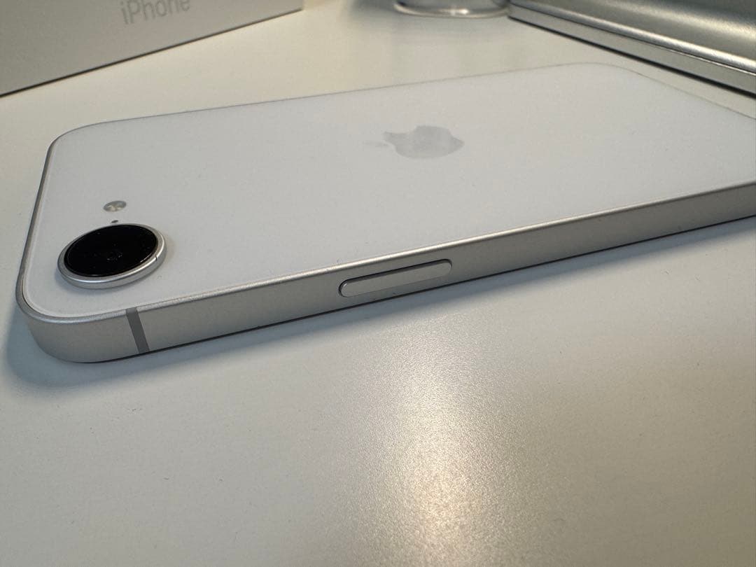 iPhone 16e ホワイト 128GB