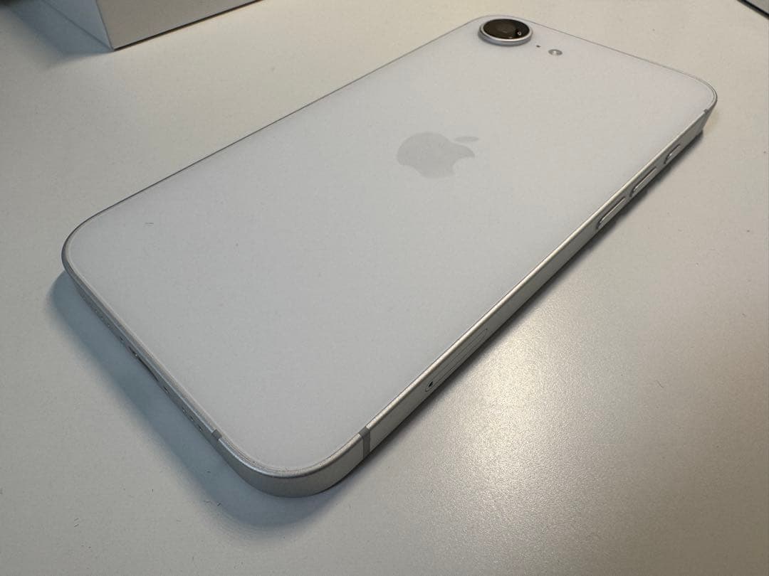 iPhone 16e ホワイト 128GB