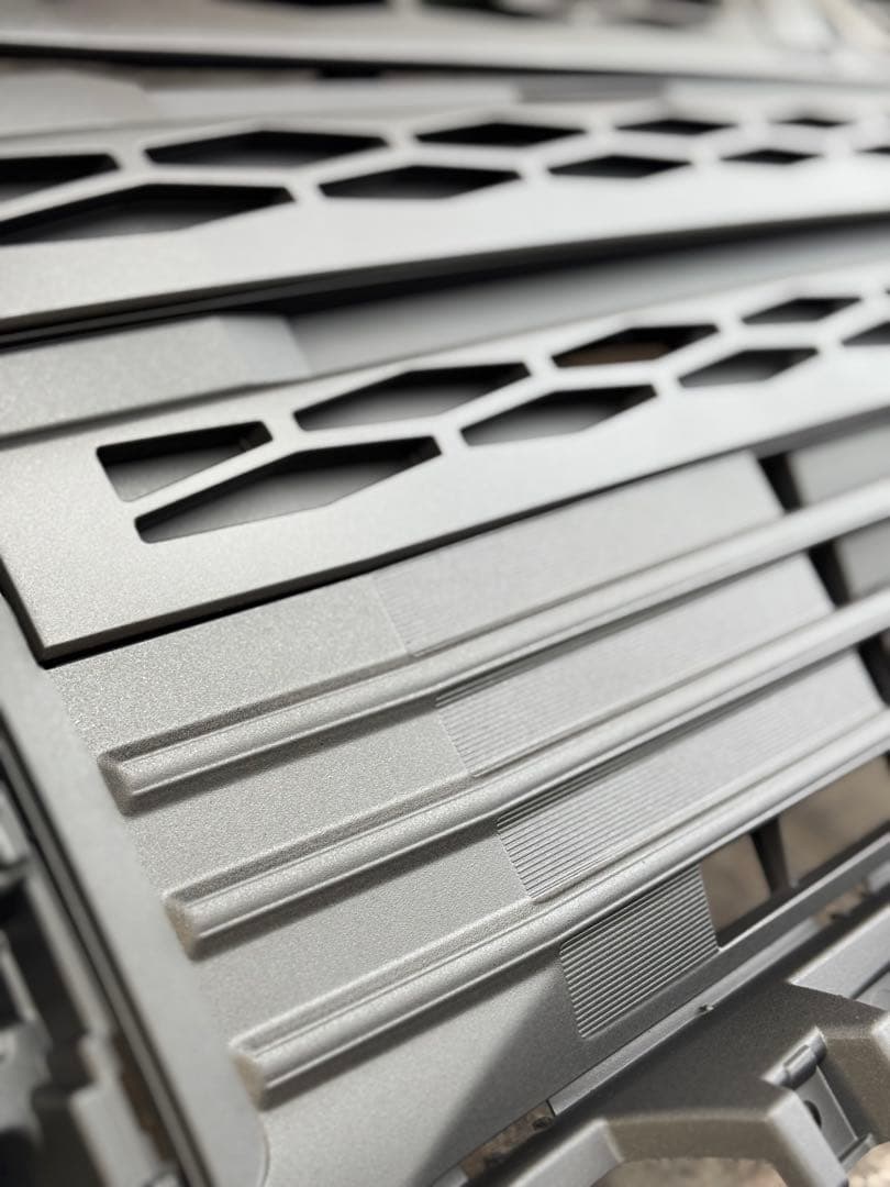 デリカd5 フロントグリル　ロアバンパー　ラプターライナー塗装　塗装後未使用