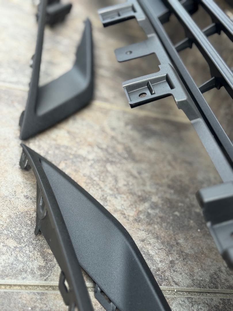 デリカd5 フロントグリル　ロアバンパー　ラプターライナー塗装　塗装後未使用