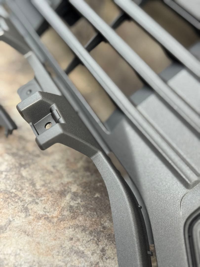 デリカd5 フロントグリル　ロアバンパー　ラプターライナー塗装　塗装後未使用