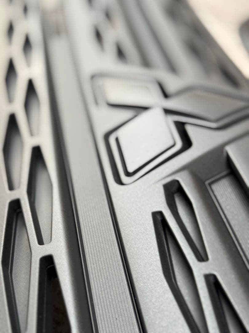 デリカd5 フロントグリル　ロアバンパー　ラプターライナー塗装　塗装後未使用