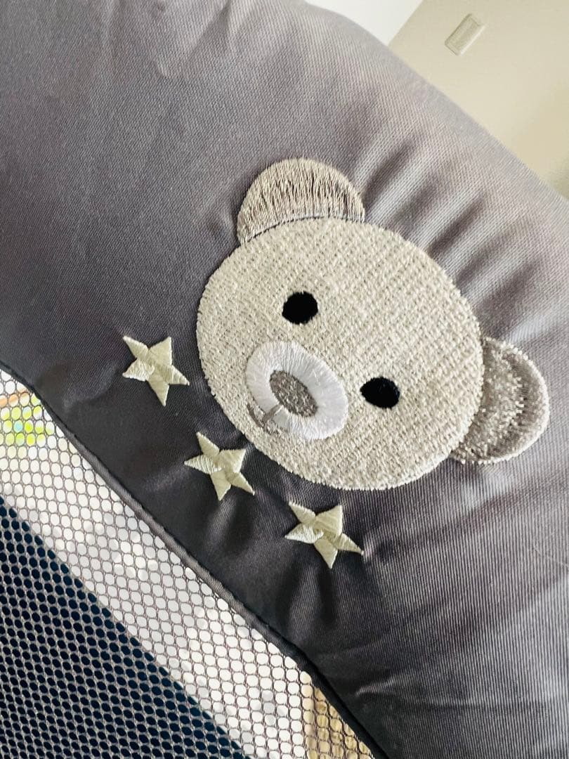 アップリカ　ココネルエアー　折りたたみベビーベッド