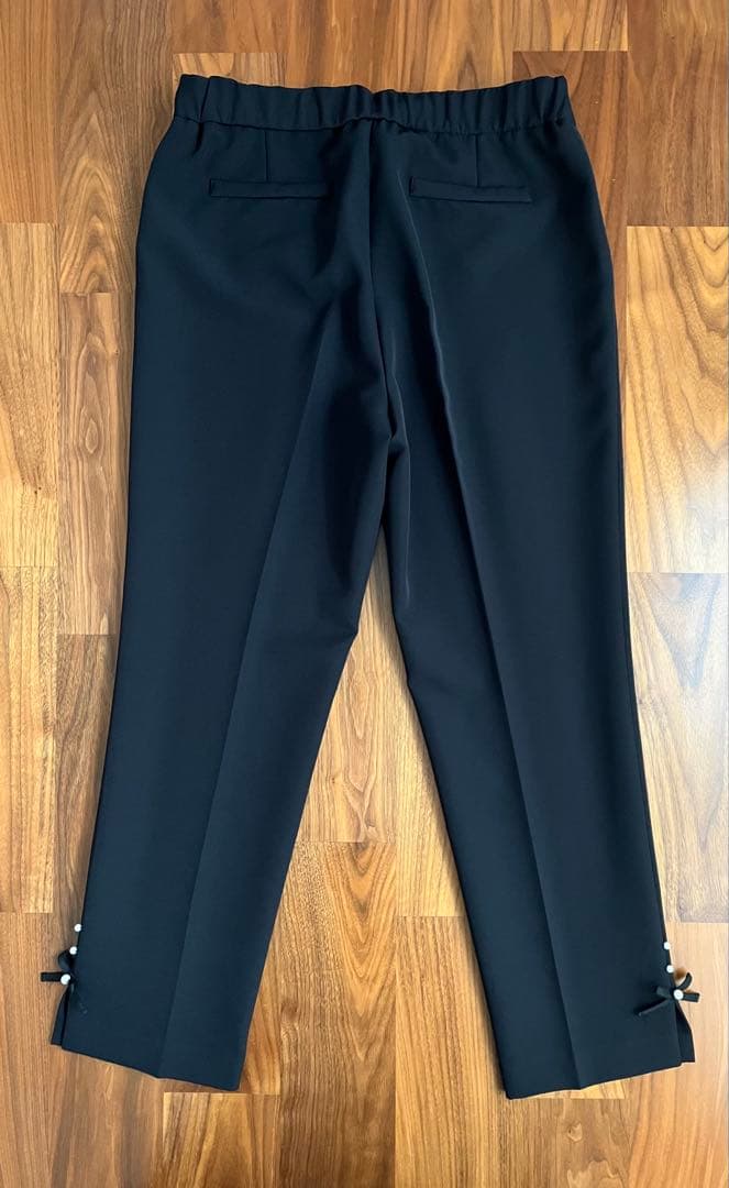 [新品]TO BE CHIC トゥービーシック ストレッチスリムパンツ 黒 42