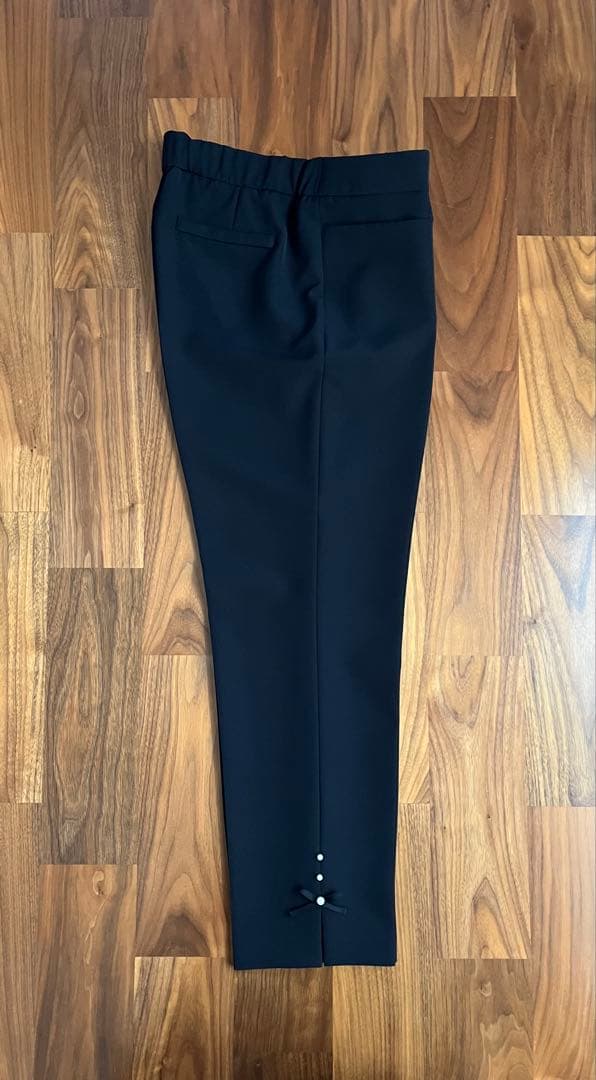 [新品]TO BE CHIC トゥービーシック ストレッチスリムパンツ 黒 42