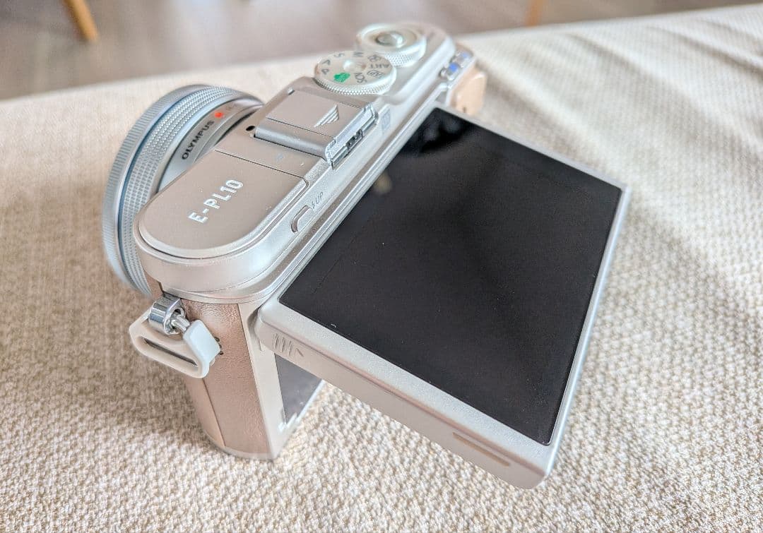 OLIMPUS PEN E-PL10（ブラウン）