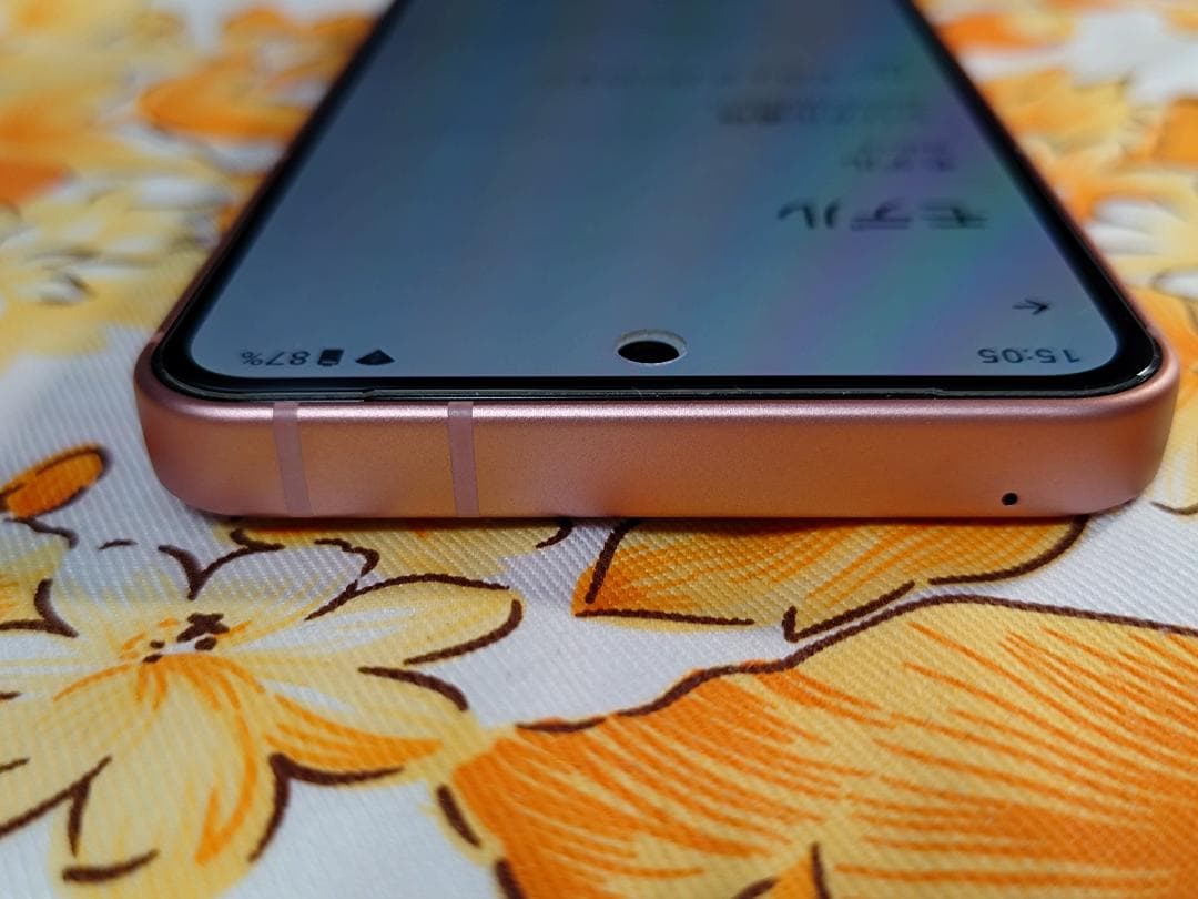 極美品 SHARP AQUOS sense9 コーラル SIMフリー　おまけ多