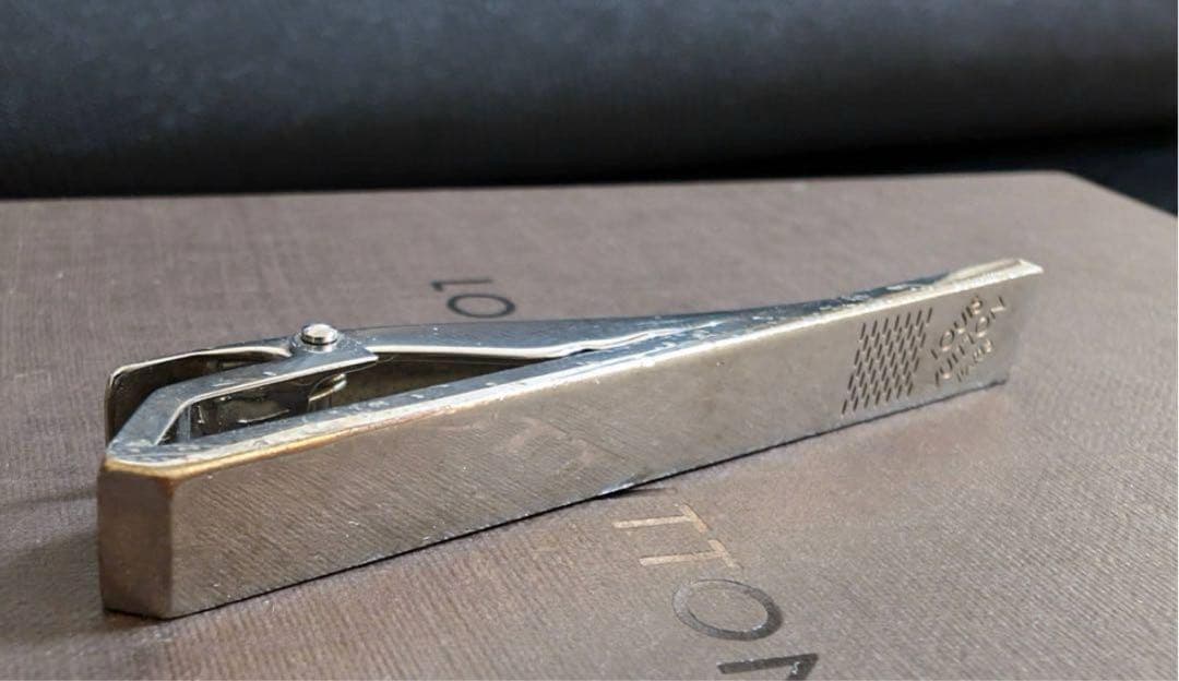 ま*み様 ルイヴィトン ネクタイピン パンス・クラヴァット・ダミエ