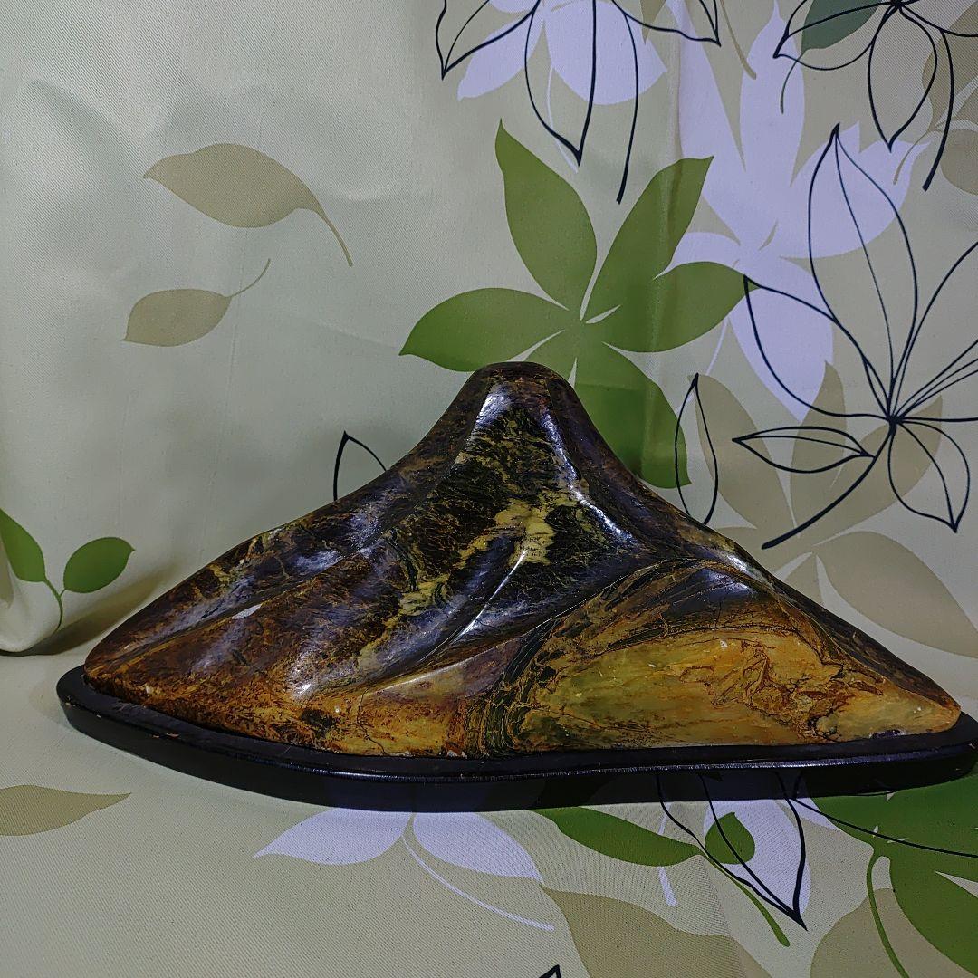 富士山みたいな石　水石