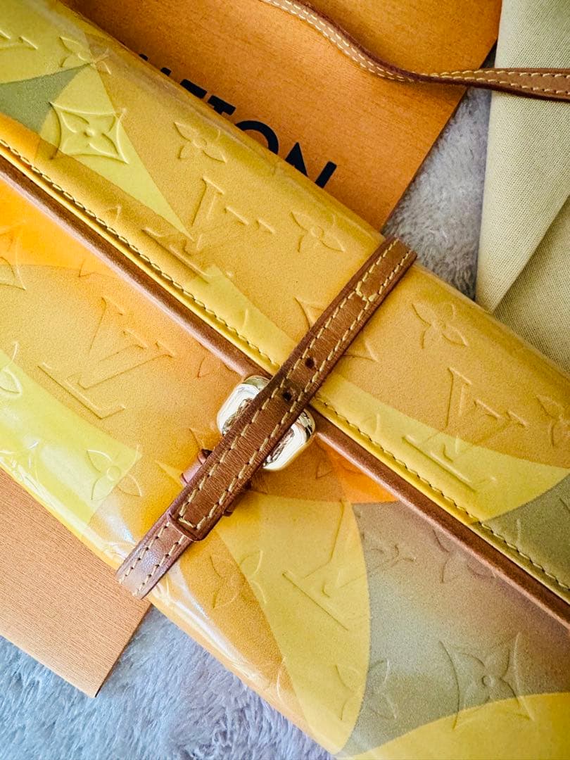 LOUIS VUITTON イエロー クラッチバッグ　ポシェットフルール