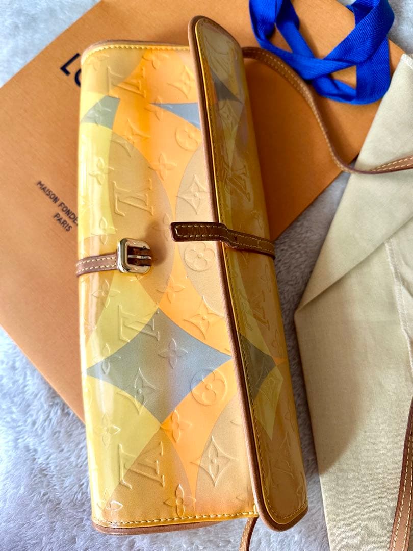 LOUIS VUITTON イエロー クラッチバッグ　ポシェットフルール