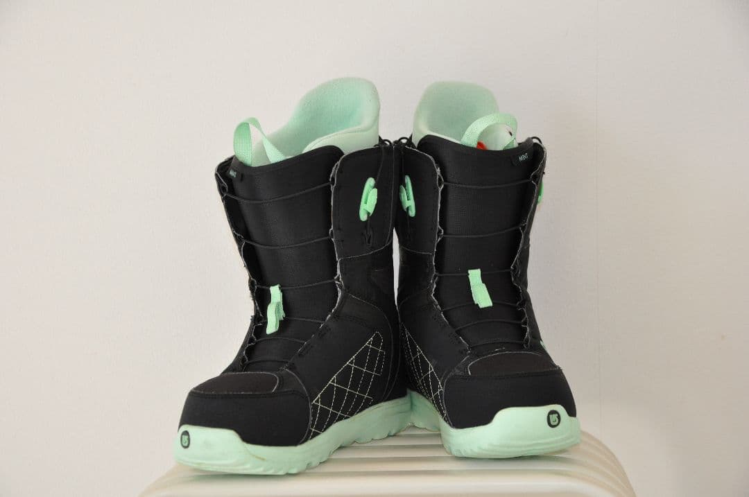 バートン MINT アジアンフィット 25cm スノーボードブーツ ジュニアにも