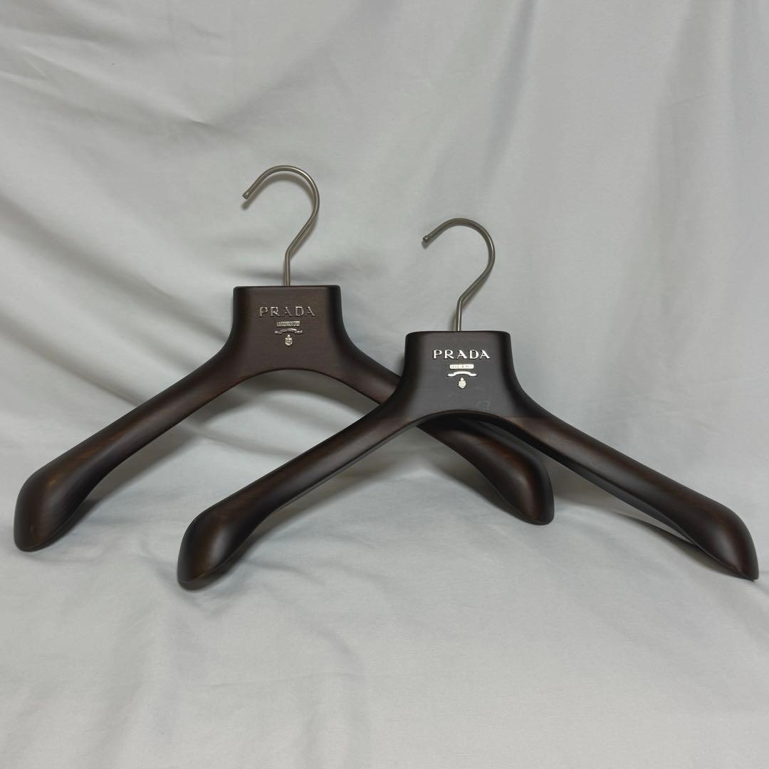 PRADA プラダ コートハンガー 非売品 木製ハンガー　2本