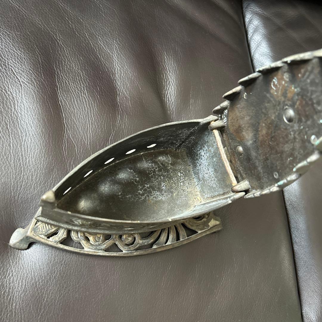 アンティーク　金属製アイロン　花模様