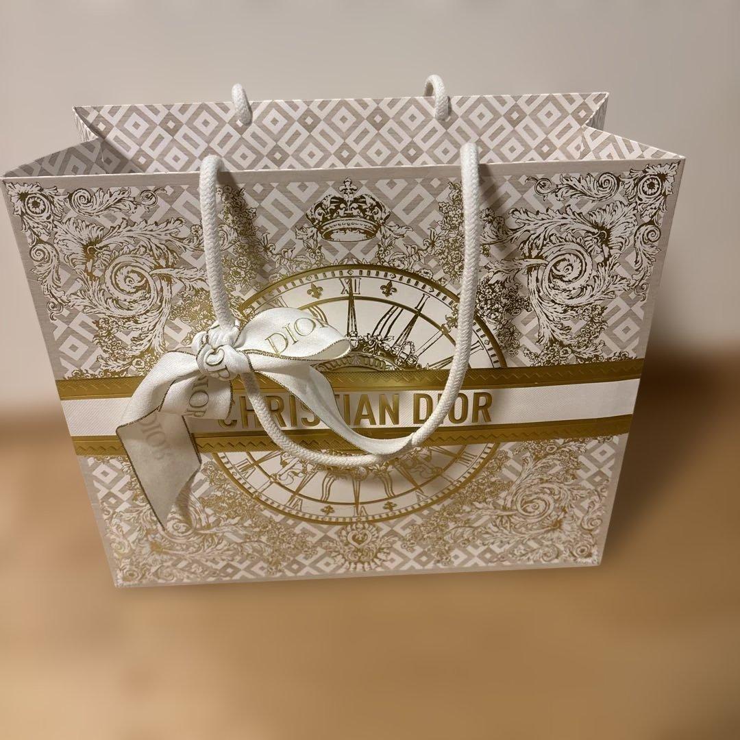 DIOR クリスマスコフレ2024 ビューティ&ケアセット　ショッパー付