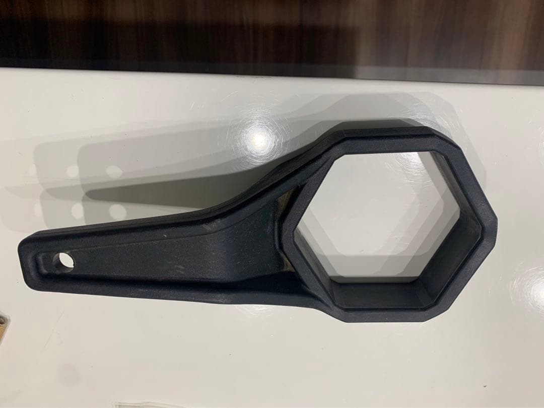 なおきアウトストラーダ　モデナ用のホイールキャップロックナットレンチ