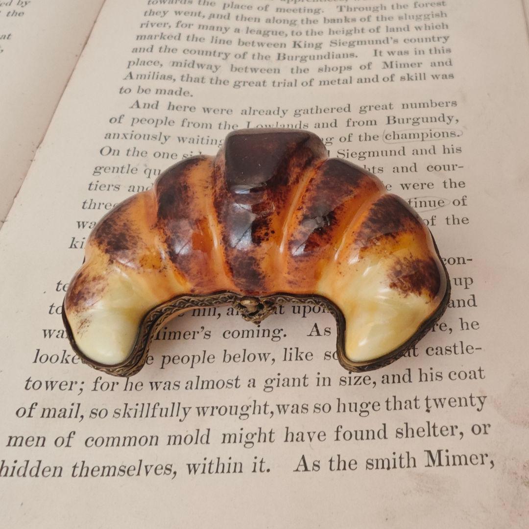 リモージュボックス　クロワッサン　フランス製　ミニチュア　小物入れボンボニエール