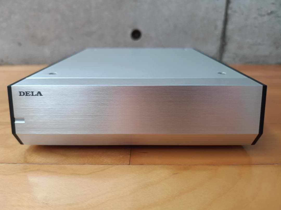 DELA S100-B-J　オーディオ用ネットワークスイッチ