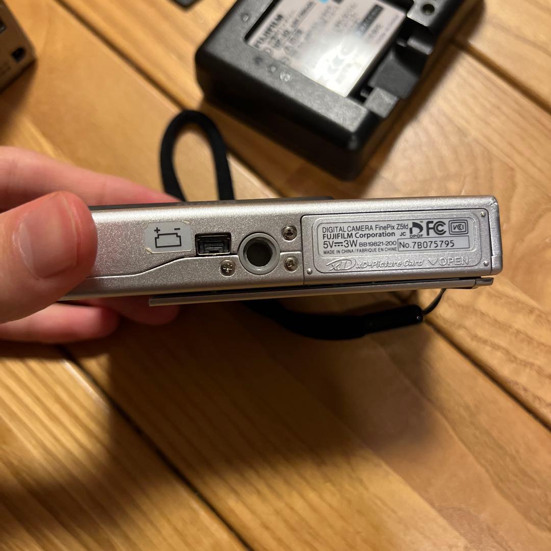 Fujifilm FinePix Z5 富士フィルム　充電器　XDカード128