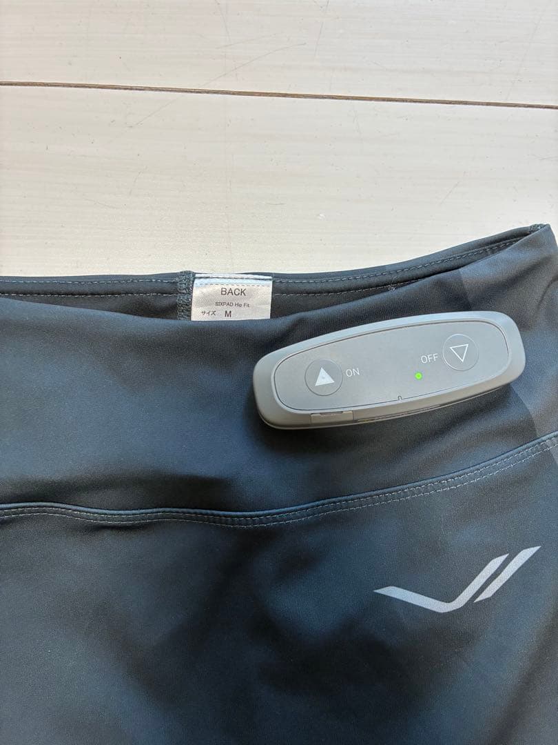 SIXPAD Hip Fit Ｍサイズのブラックエクササイズショーツ