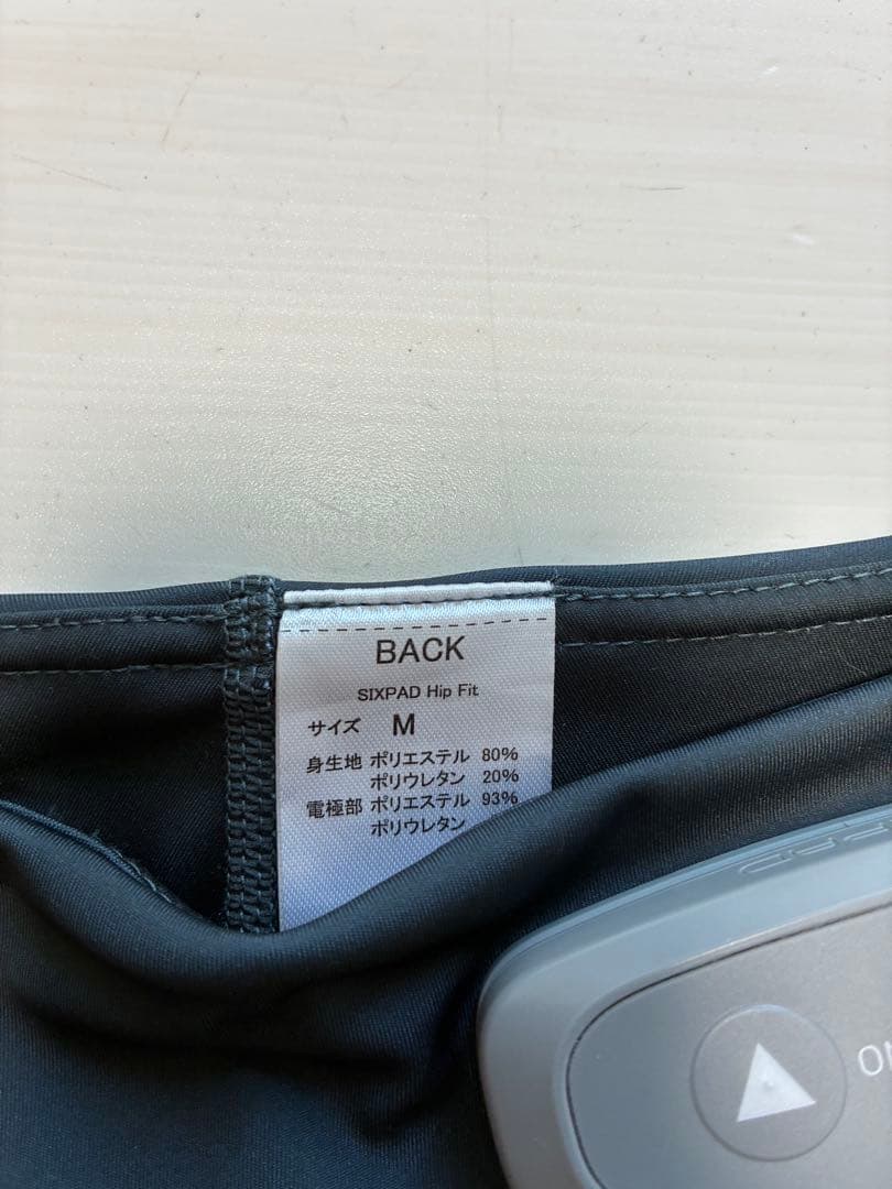 SIXPAD Hip Fit Ｍサイズのブラックエクササイズショーツ
