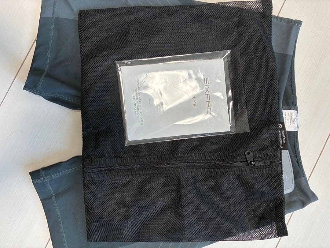 SIXPAD Hip Fit Ｍサイズのブラックエクササイズショーツ