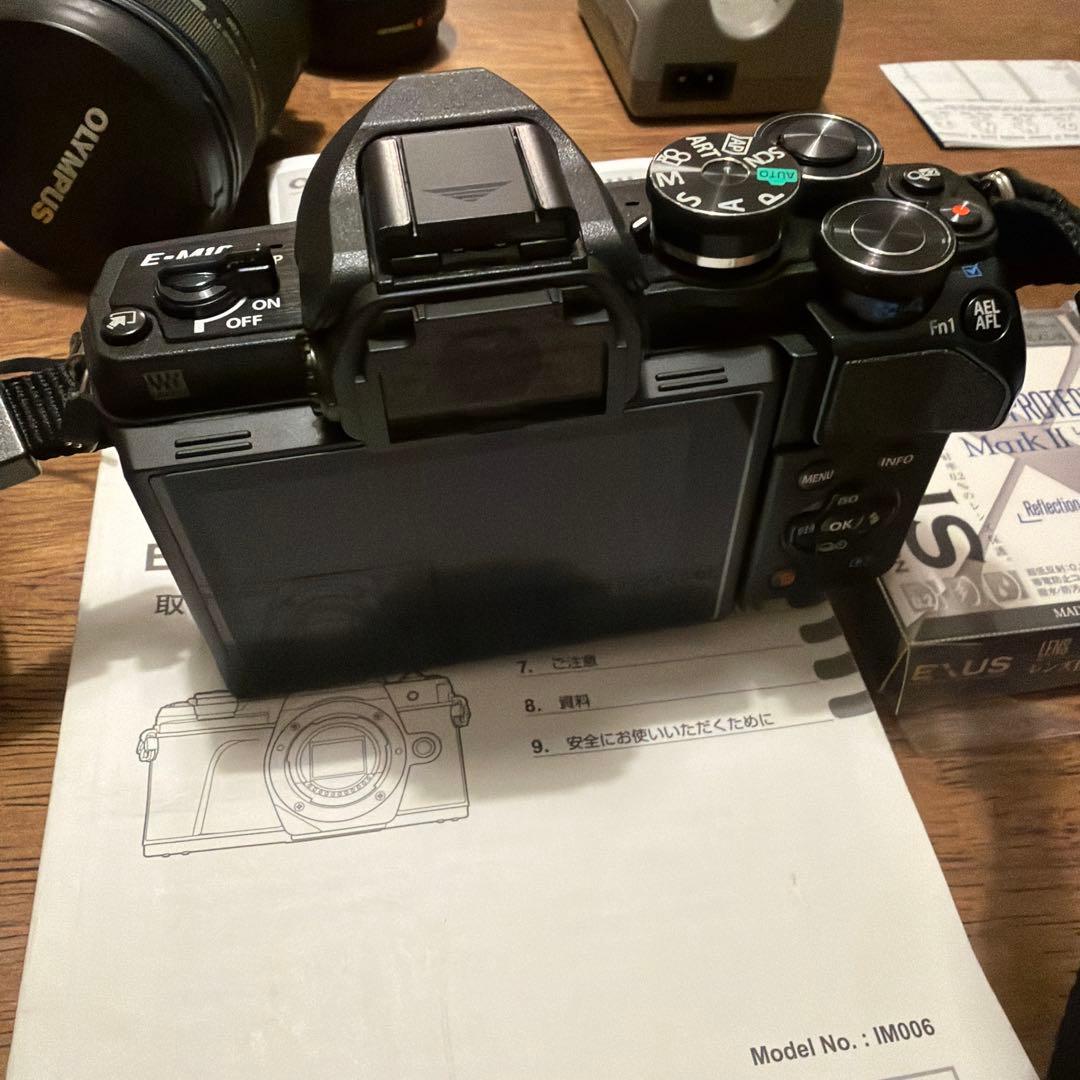 【極美品】OLYMPUS OM-D EM10 MarkⅢ