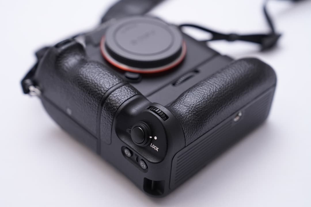 美品SONY α7R III ILCE-7RM3 ＆ VG-C3EM 付属品なし