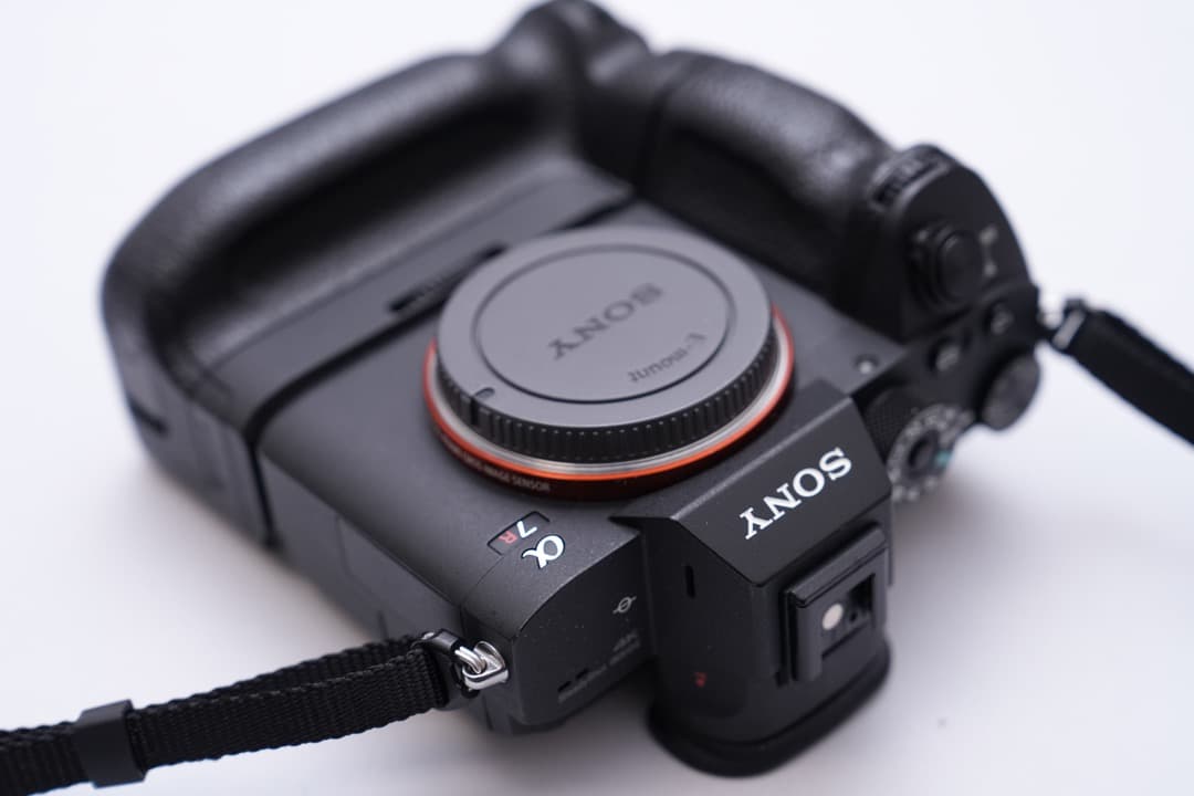 美品SONY α7R III ILCE-7RM3 ＆ VG-C3EM 付属品なし