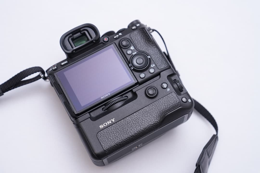 美品SONY α7R III ILCE-7RM3 ＆ VG-C3EM 付属品なし