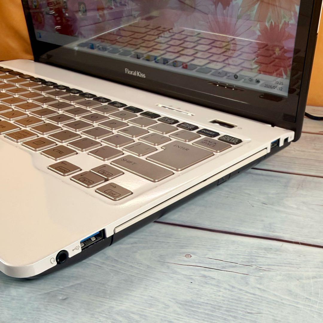 Floral Kiss❤️薄型コンパクトノートPC❤️Corei5❤️Win11