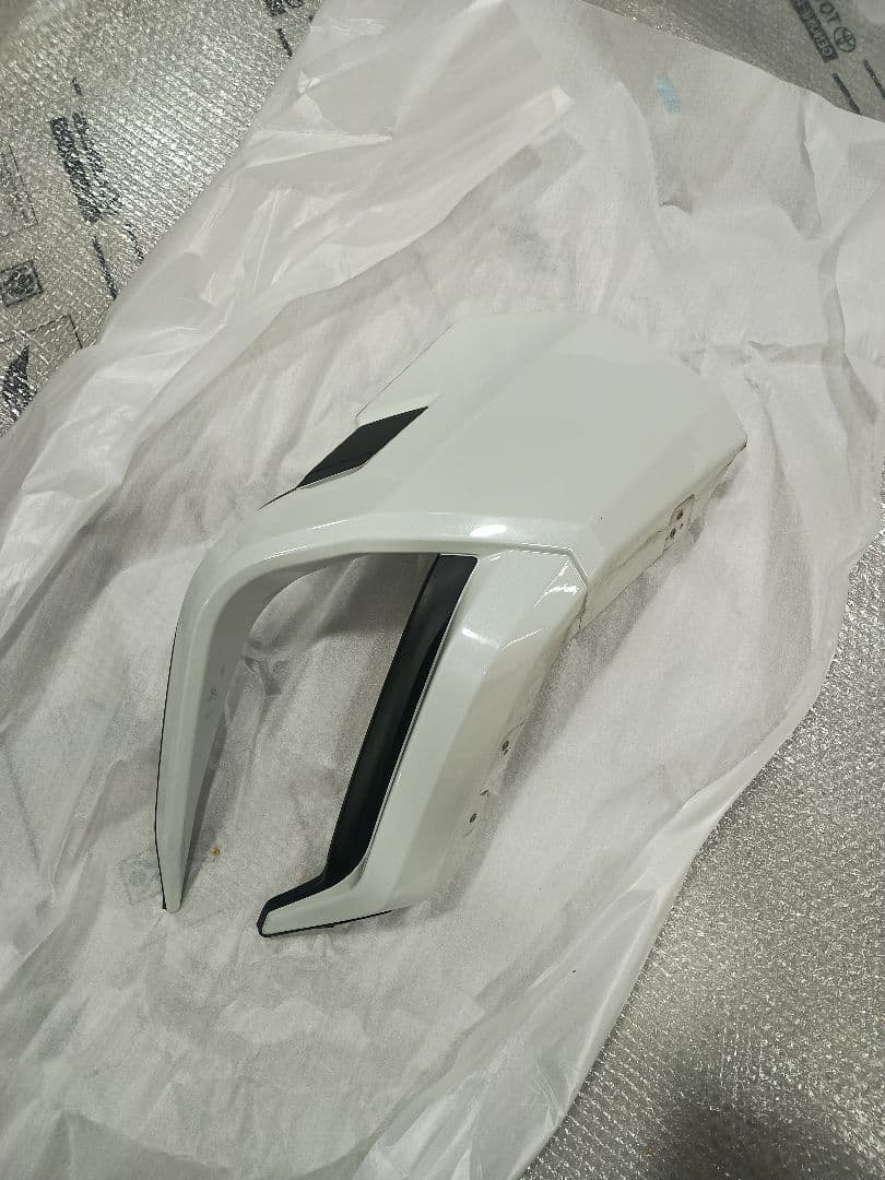 カローラクロス モデリスタ リアスパッツ　パールホワイト089