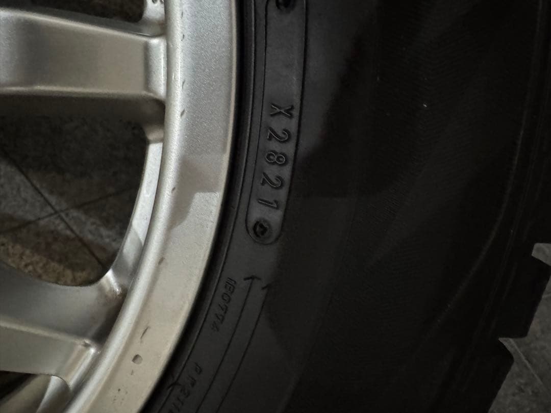 ダンロップ　ウィンターマックス　215/60R16