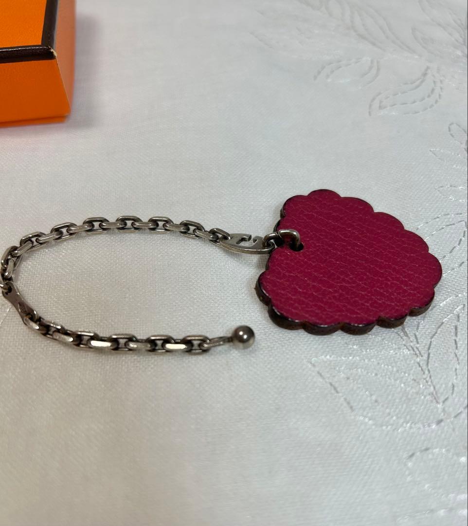 HERMES エルメス　ラズベリーチャーム　キーホルダー