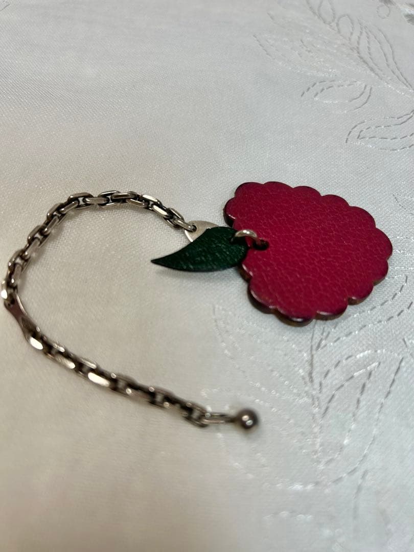 HERMES エルメス　ラズベリーチャーム　キーホルダー