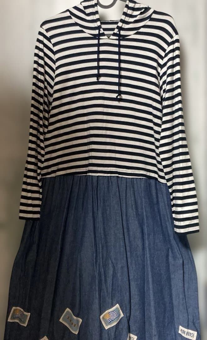 ピンクハウス　フード付きチュニックワンピース　白xネイビー　ボーダー　ワッペン