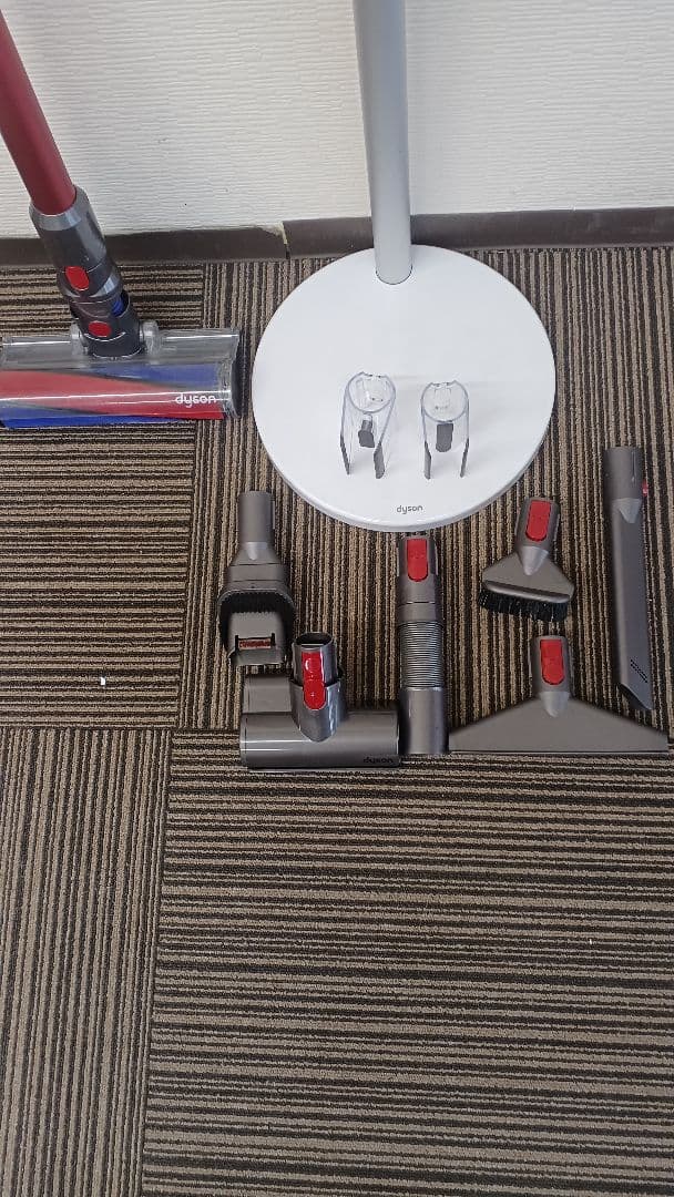 DysonSV14本体・ スタンド・新品フィルター付き