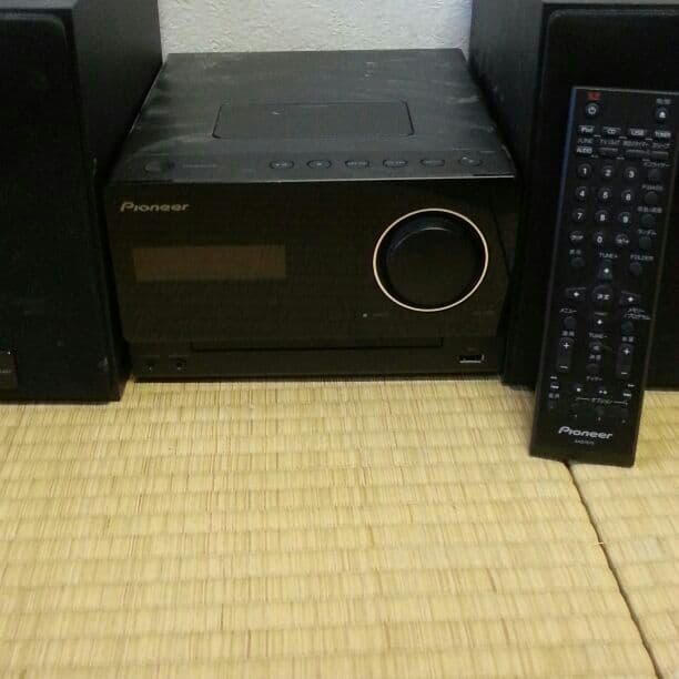 リモコン付きコンポです iPodがさせます