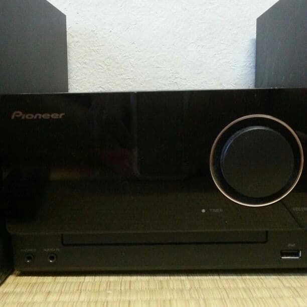 リモコン付きコンポです iPodがさせます