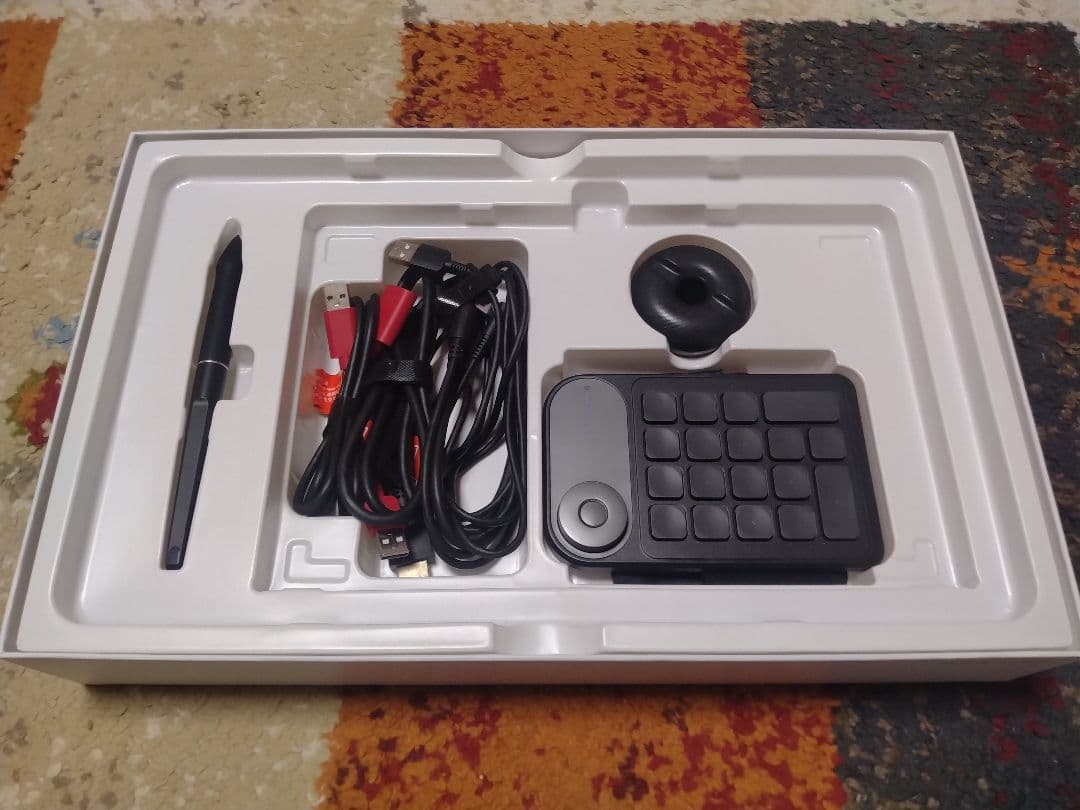 【ほぼ新品】HUION　KAMVAS13 + K20