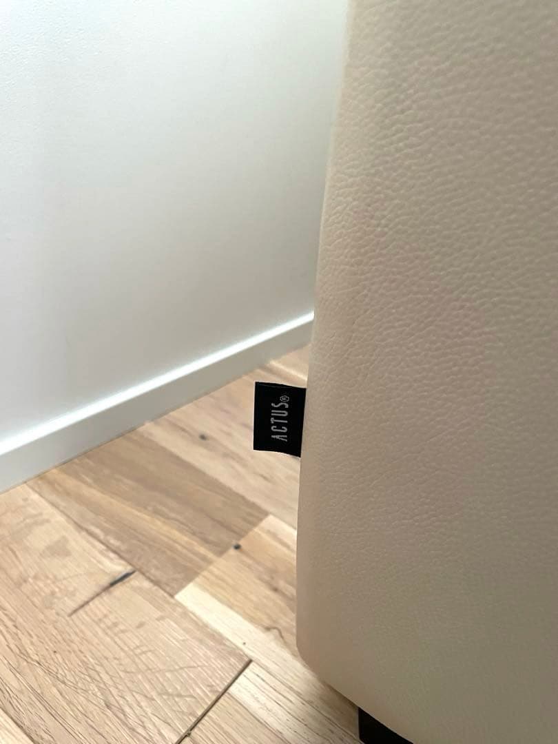 【送料無料】ACTUSアクタス　クリーム色レザー3人掛けソファ