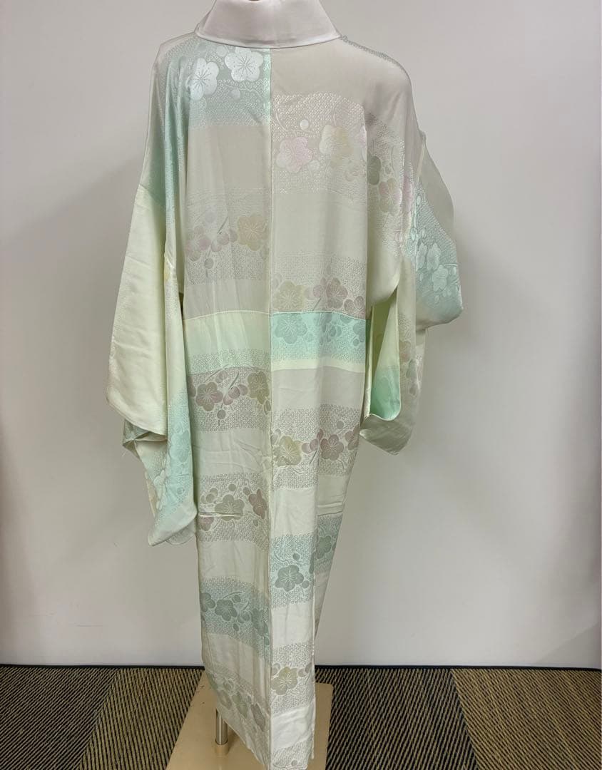 上質な長襦袢　梅の花模様　着物　ふくよかサイズ　落款あり