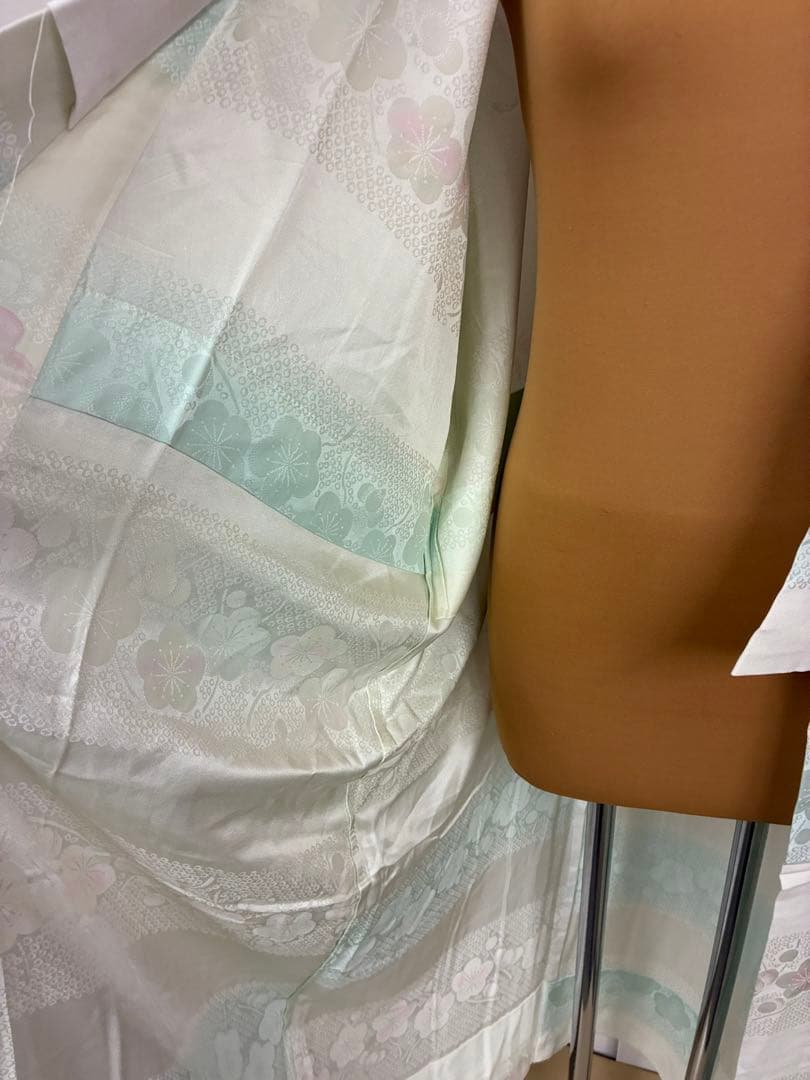 上質な長襦袢　梅の花模様　着物　ふくよかサイズ　落款あり