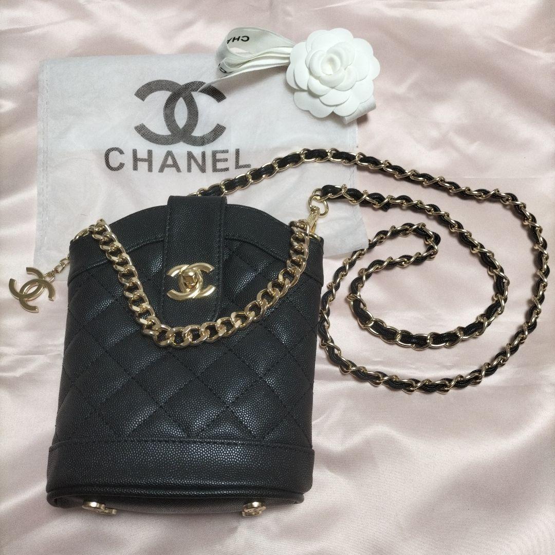 CHANEL 黒 レザー キルティング(ノベルティグッズ)保存袋リボン花、付き