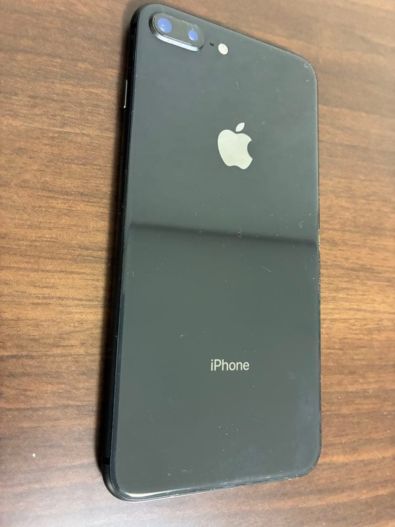 iPhone8puls simなしです、動作は問題ありません、データー消去済み