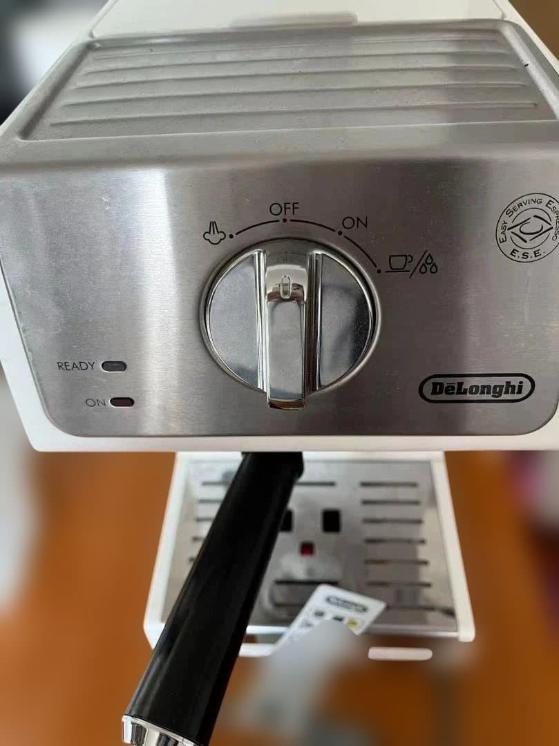 デロンギ　エスプレッソ・カプチーノメーカー　ECP3220J-W　ホワイト