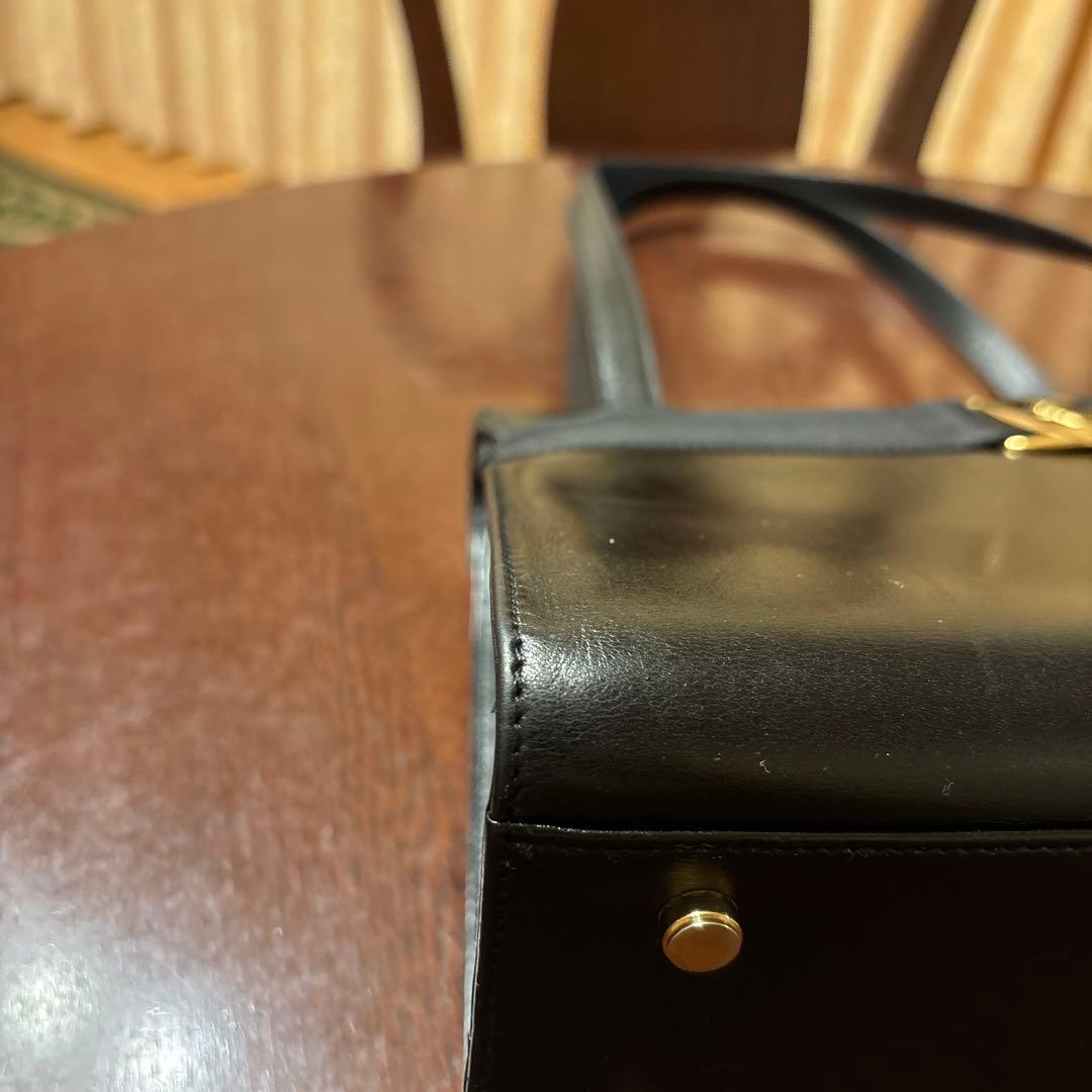 週末セール‼️フェラガモ ヴァラ　ショルダーバッグ　黒　大容量