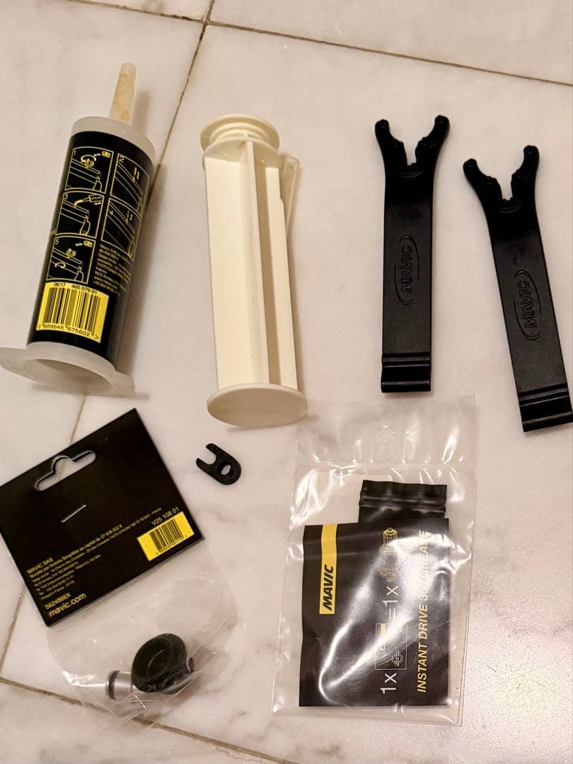 MAVIC キシリウム pro UST DISK チューブレスレディ 前後セット