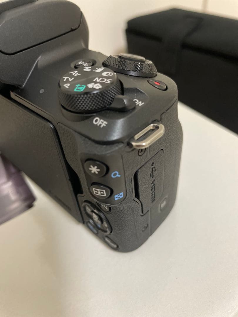 【美品】Canon EOS Kiss M ミラーレスカメラ 付属品多数