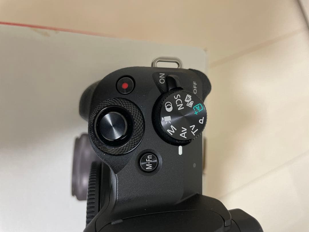 【美品】Canon EOS Kiss M ミラーレスカメラ 付属品多数